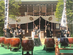 こちらはお付き合いのある創作和太鼓「楽鼓」です