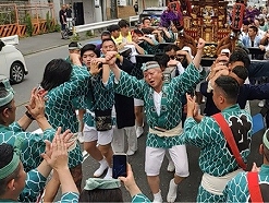 神輿も担ぎ方も江戸前です♪