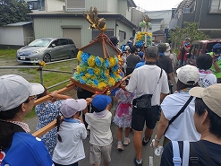子供神輿は暑さのピークをずらすため15時の出発です
