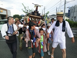 午後は上町の子供神輿の渡御があります