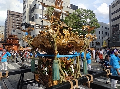 下地区の八幡八雲神社の宮神輿です