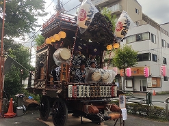 大正元年建造といわれる二層鉾台形式の追分町