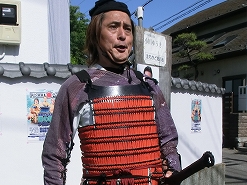 今回の取材を依頼した事務局長です