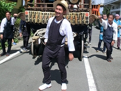 引っ張る山車はやっぱり良いですね！